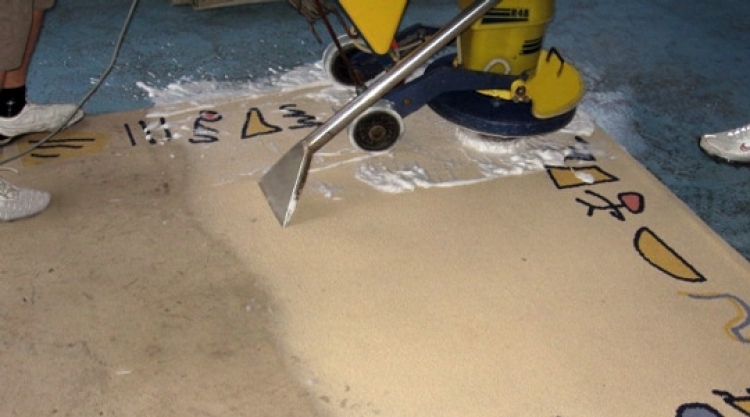 Work in carpet cleaning service