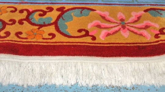 Beljenje resa na tepihu